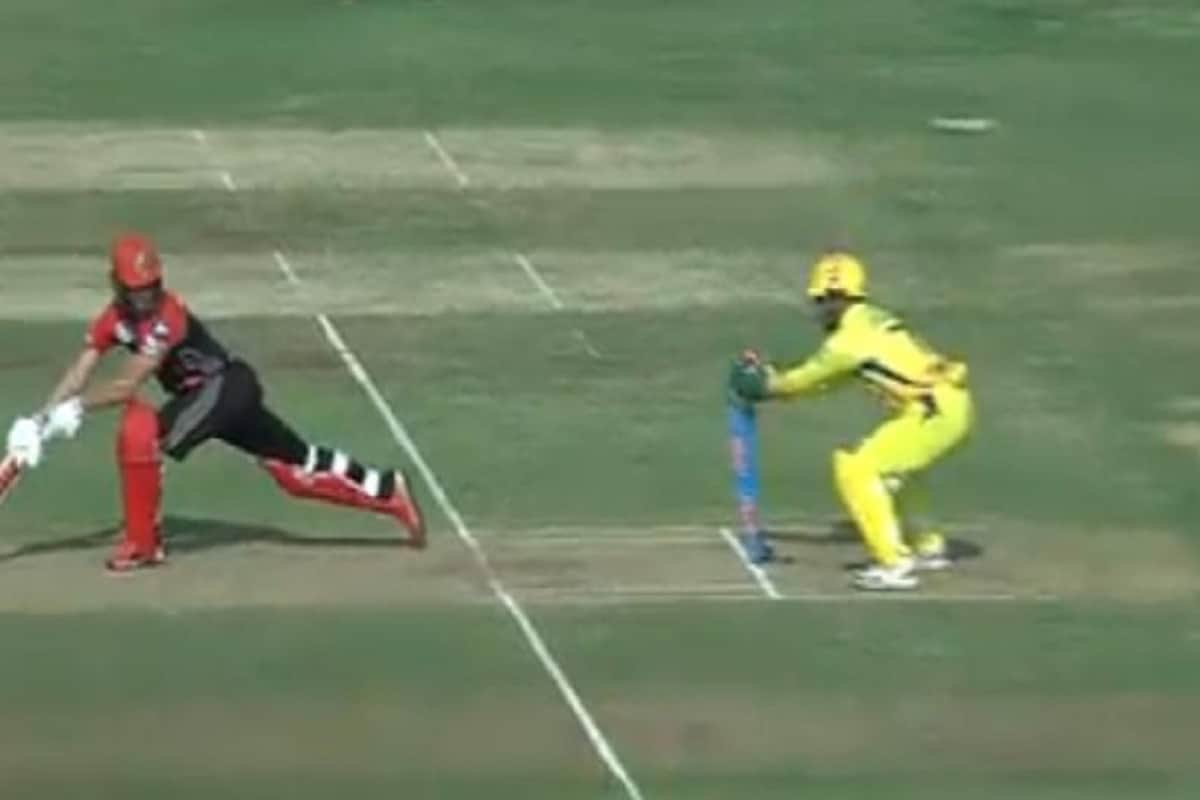 Dhoni equals Robin Uthappa record of the most stumps in the IPL