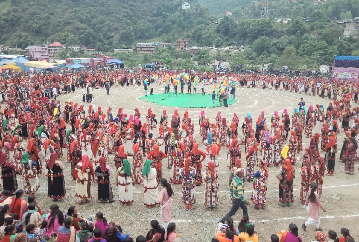 1500 women Nati for beti bachao in kullu