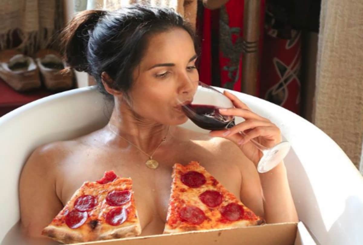 actress Padma Lakshmi new bold photo with pizza shared on social media