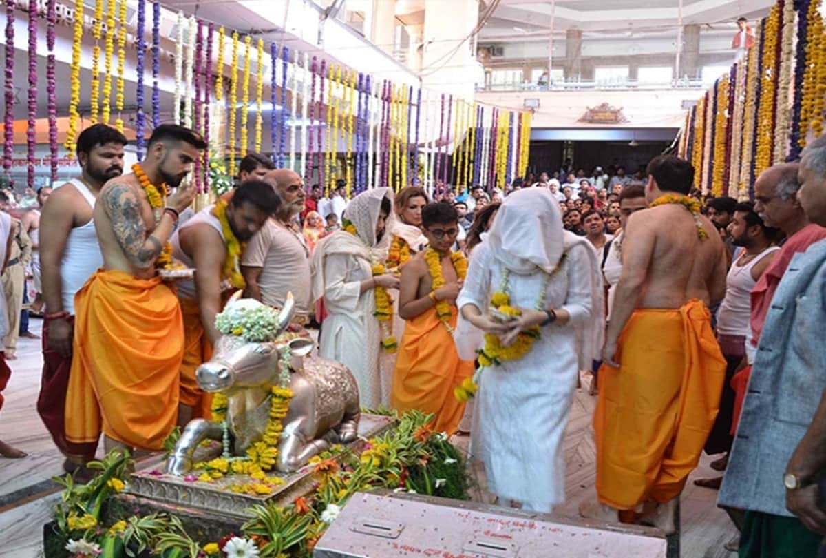 IPL 2018 Preity zinta reached mahakal  temple in ujjain but can not worship their because of suit