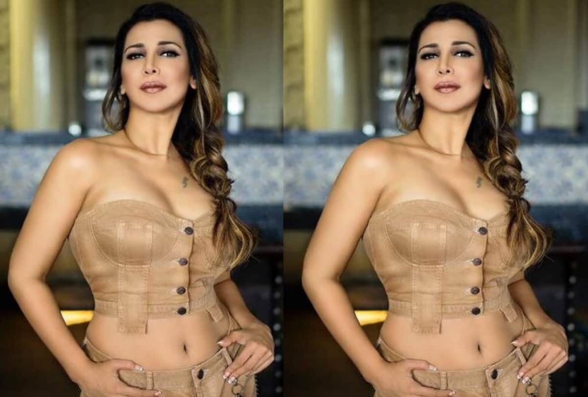 film aankhein actress ritu shivpuri bold pics