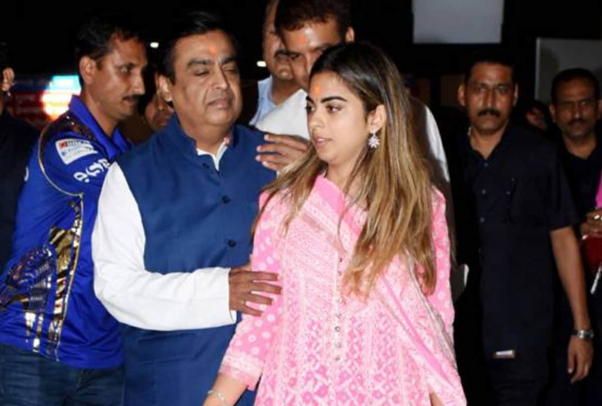 ambani family reached at isckon temple with isha ambani and son in law anand piramal