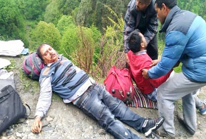 three people injured in a car accident at kullu