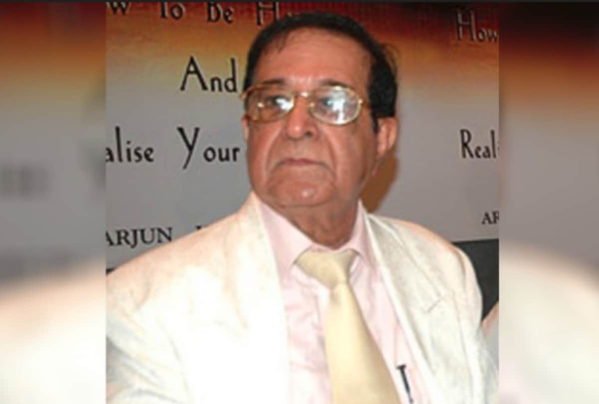Film maker Arjun Hingorani passes away Dharmendra shared emotional post on social media 
