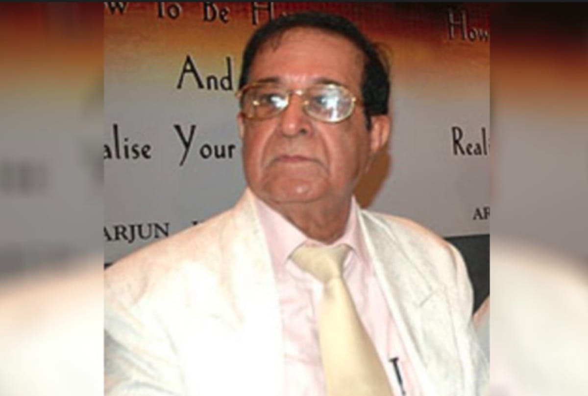Film maker Arjun Hingorani passes away Dharmendra shared emotional post on social media 