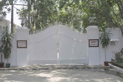 government bangalow issued to private trust in up