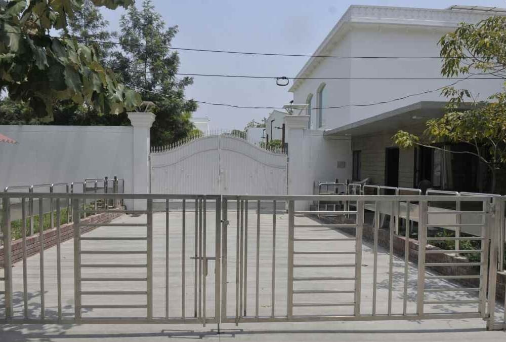 pil registered in high court lucknow bench for government banglow