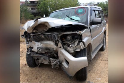 indigo airlines pilot cab collided with the car of vip number