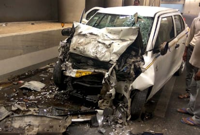 indigo airlines pilot cab collided with the car of vip number