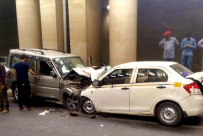 indigo airlines pilot cab collided with the car of vip number