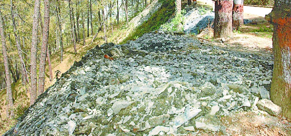 The debris placed on the Chandak road again