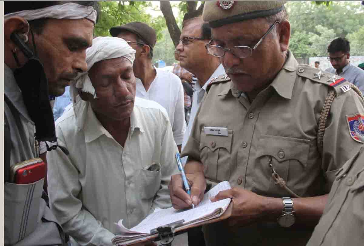  fake note of 9 thousand rupees out of 10 thousand withdrawn from ATM at delhi