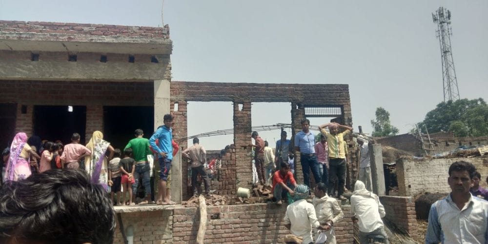 kasganj eight year old boy died from fire 