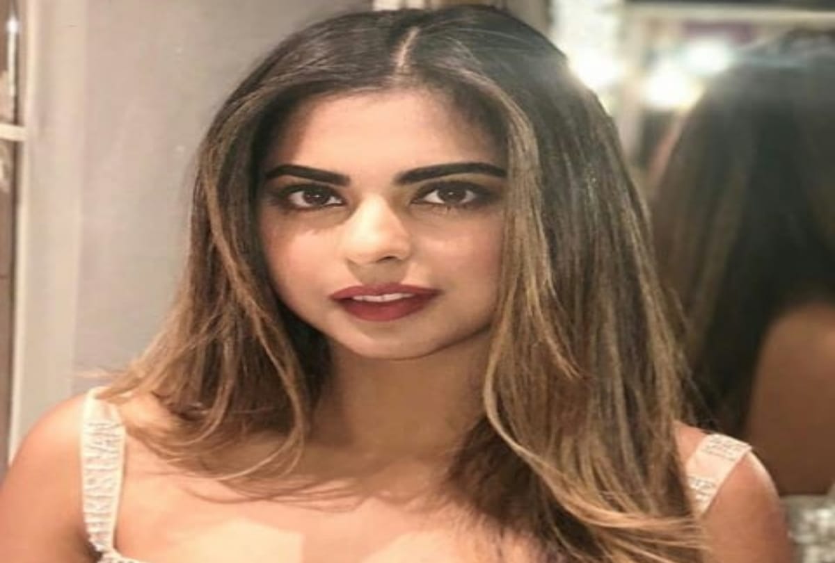Mukesh Ambani Twins Isha Ambani And Akash Ambani To Get Married In December 2018