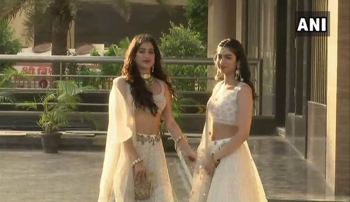 Aryan will debut in Bollywood with khushi Kapoor