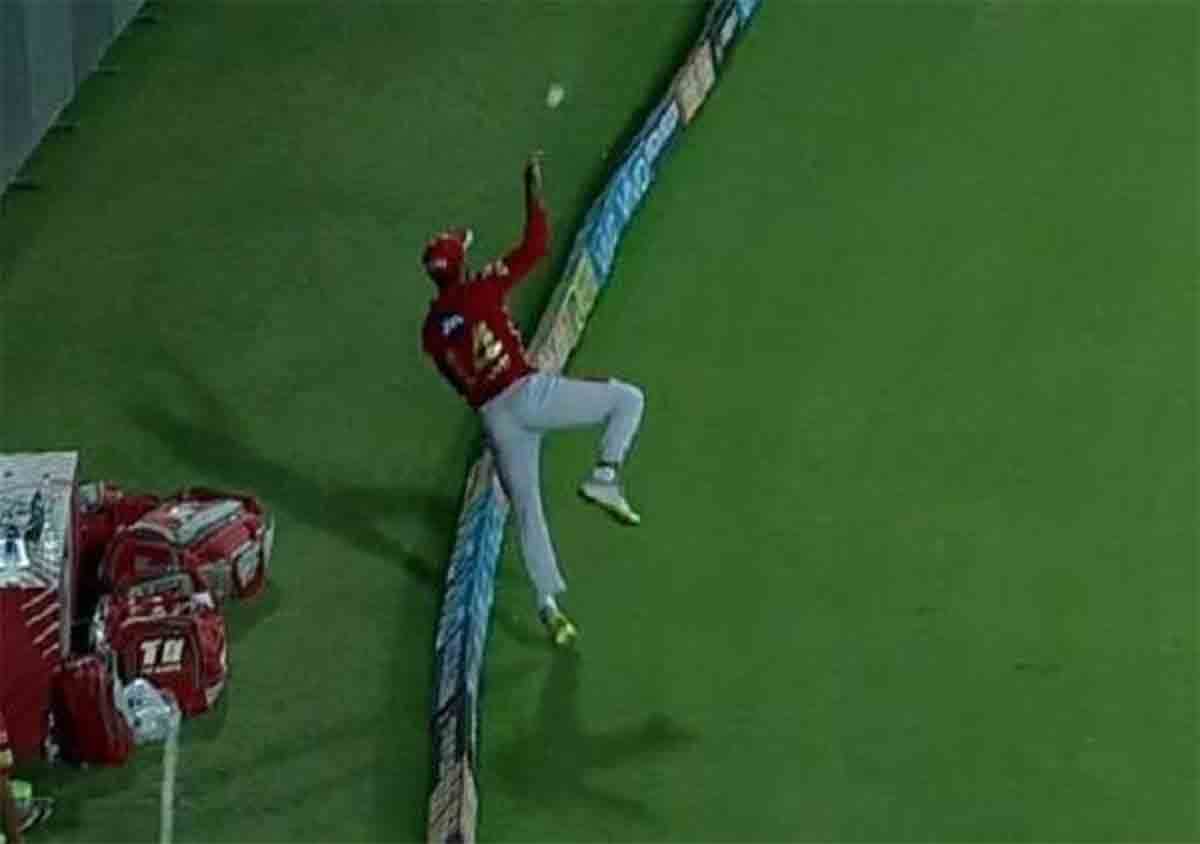mayank agarwal and manoj tiwari catch shocks ben stokes