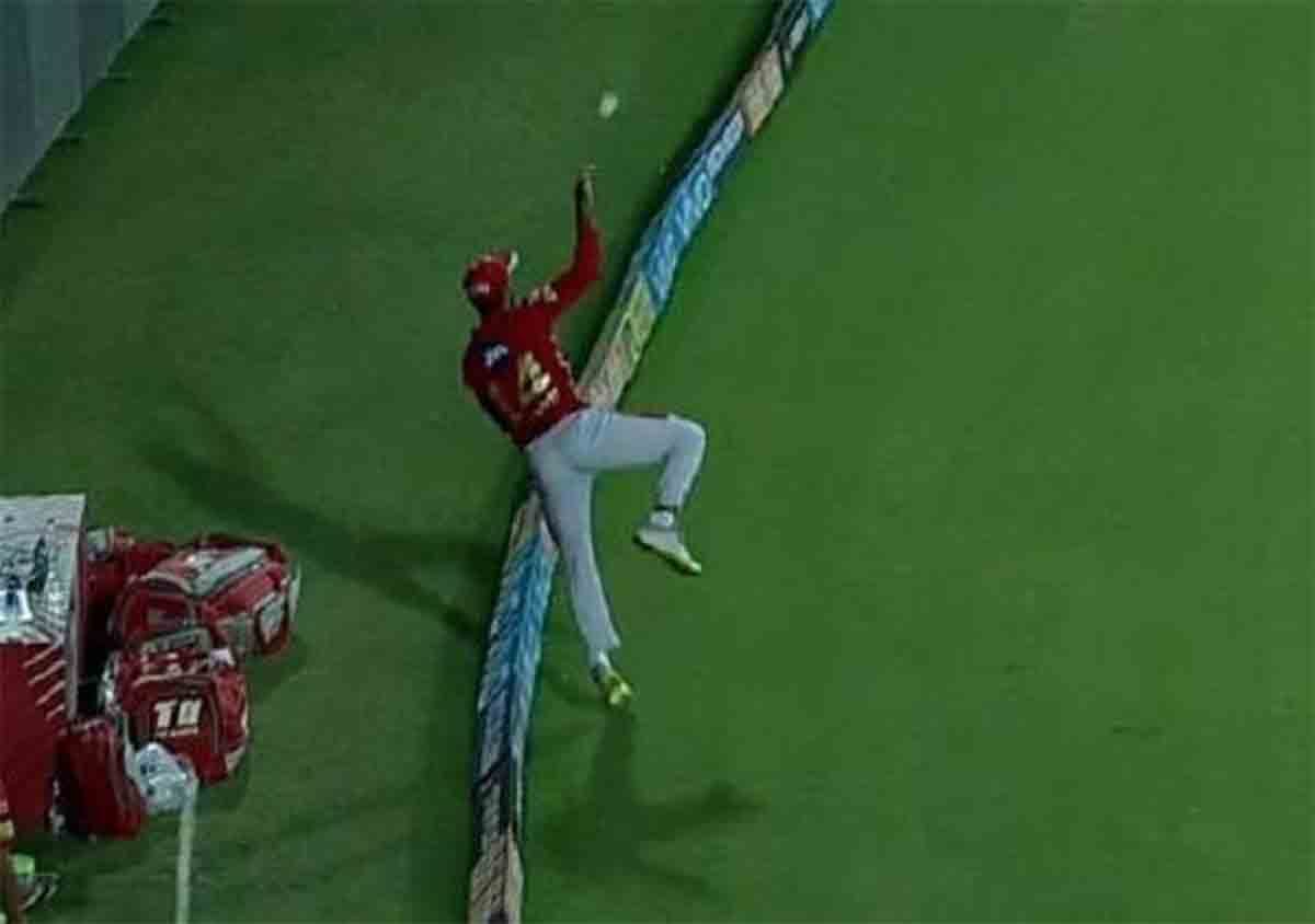 mayank agarwal and manoj tiwari catch shocks ben stokes
