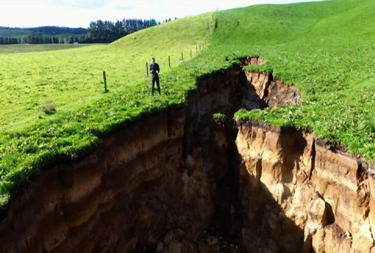 New Zealand sinkhole reveals glimpse into 60,000-year-old volcano