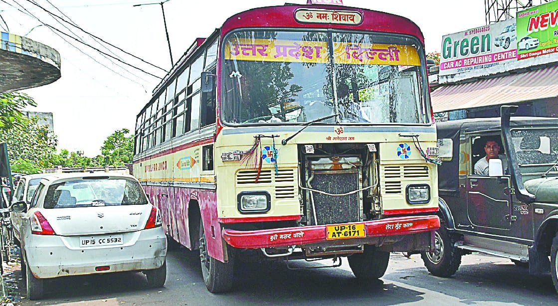 afsar chhutti par, nakli roadways sadko par