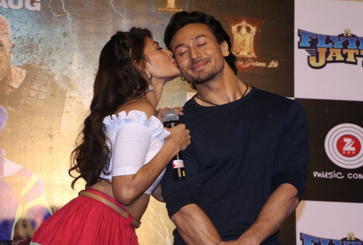 here 5 bollywood actresses romancing with young actors