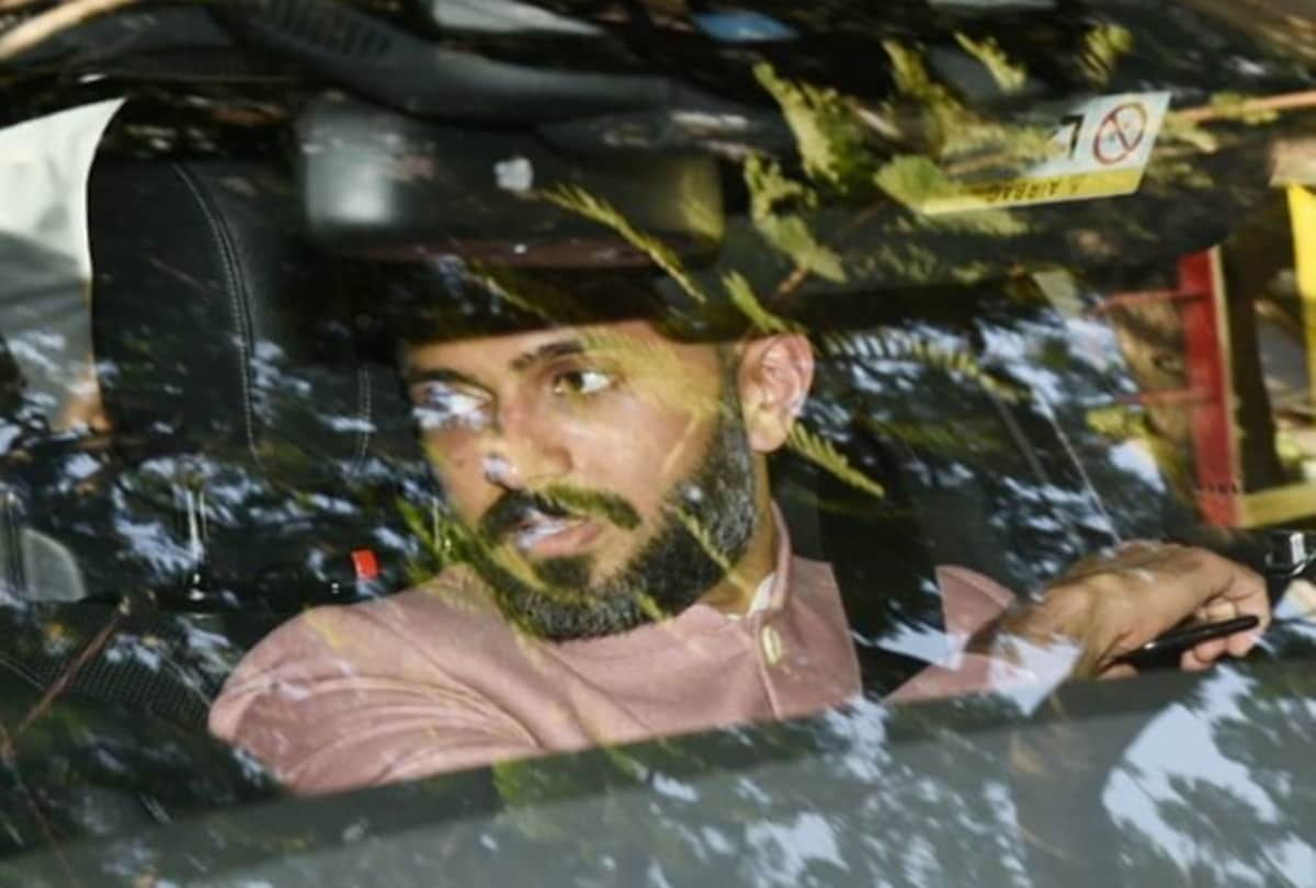 Anand Ahuja reaches Sonam Kapoor house with band baja