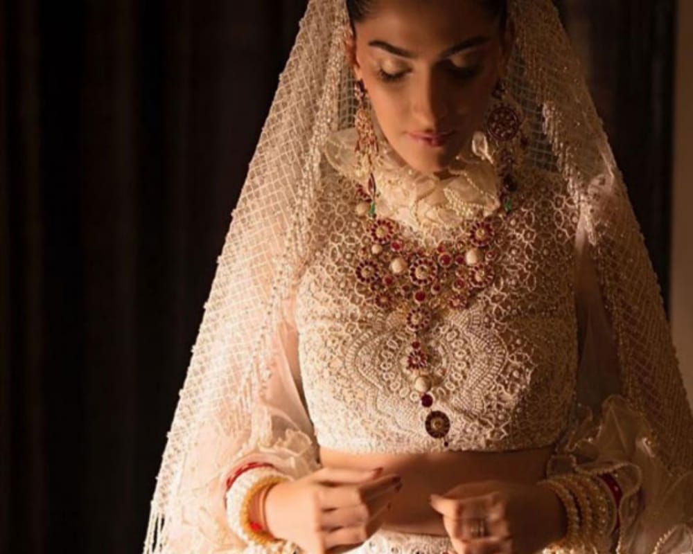 Five gorgeous Pictures Of Sonam Kapoor Dressed As An Elegant Bride