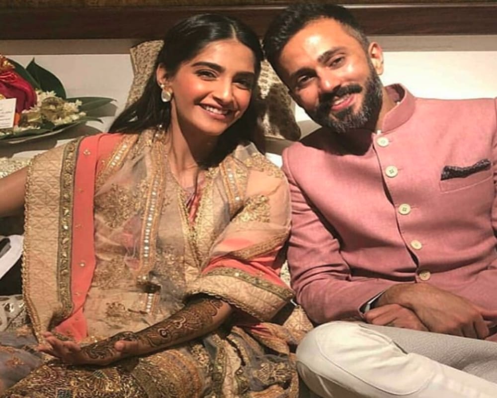 Sonam Kapoor Gorgeous Mehendi Design can be  a trend for all would be brides