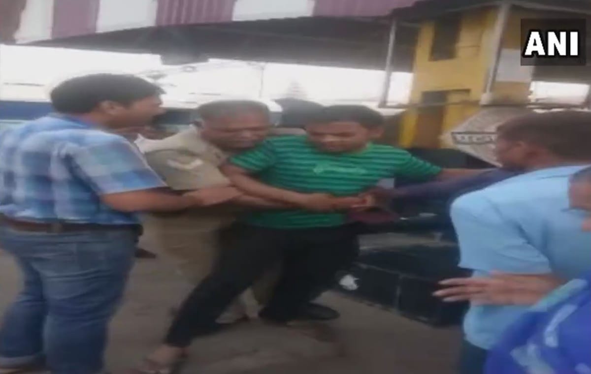 Railway staff thrashed by Government Railway Police constable at Patna Junction 