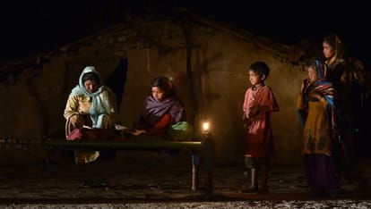 17% homes have no electricity in 100% electrified india