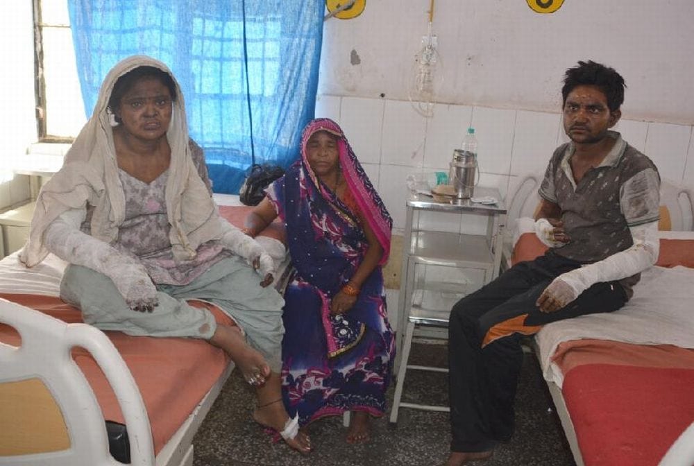 tried to burn alive three people of family 