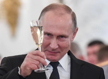 vlamidir putin's car can swim in water, know about the deep details of this limousine car