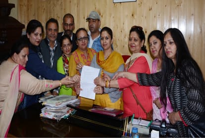 education minister suresh bhardwaj took meeting of water crisis in shimla