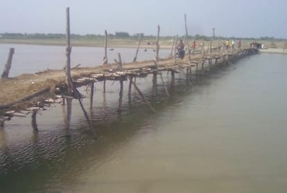 villagers made wooden bridge in shrawasti