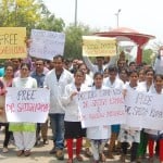 डॉक्टरों ने मौन जुलूस निकाला।
