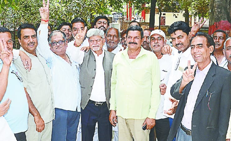 28 candidates in fray