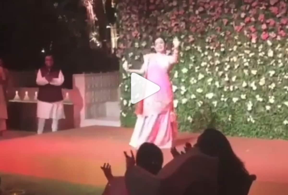 nita ambani dance with her daughter isha ambani at her engagement bash