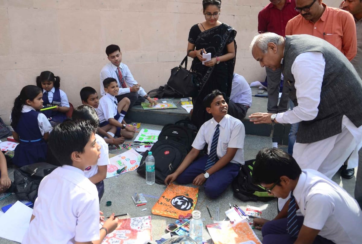 VIP Guest  in Amar Ujala Mother's Day Painting Competition 