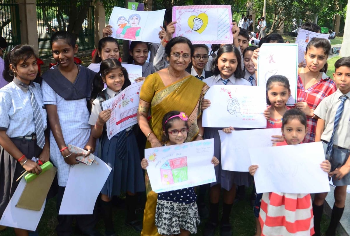 VIP Guest  in Amar Ujala Mother's Day Painting Competition 