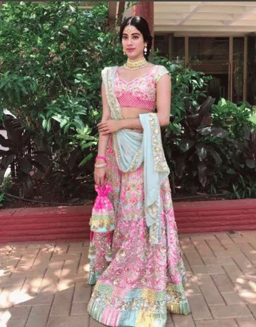 jahnvi kapoor looked beautiful at sonam kapoor wedding