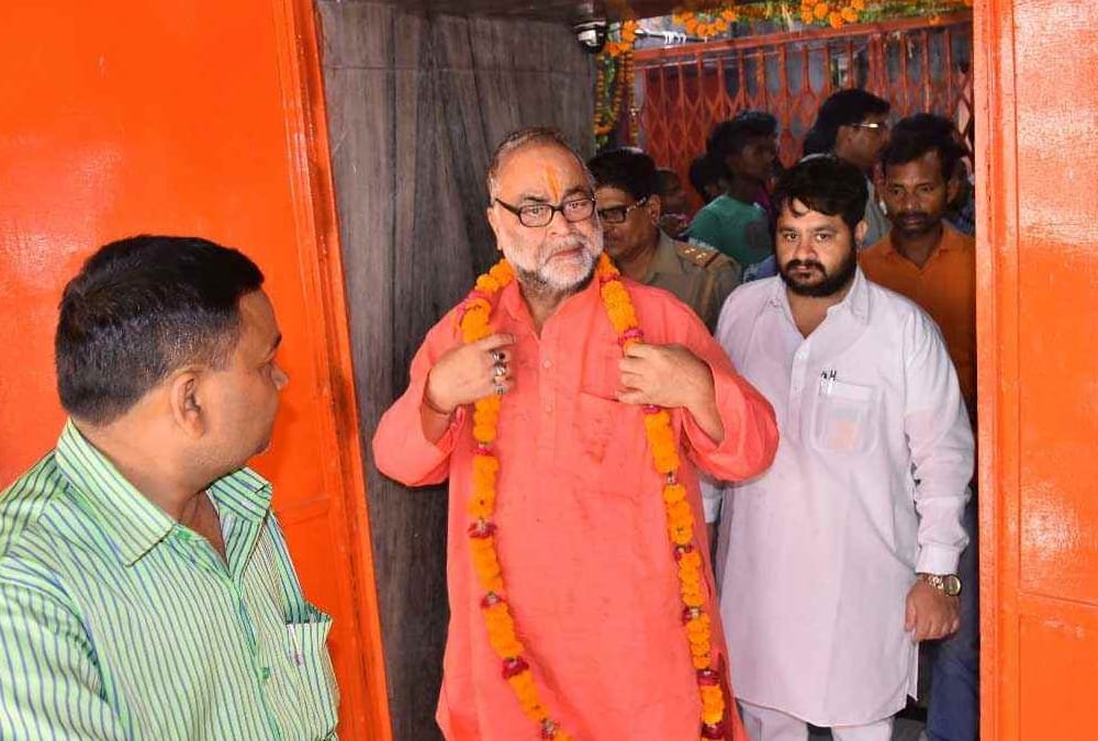 pics of bada mangal celebration in lucknow.
