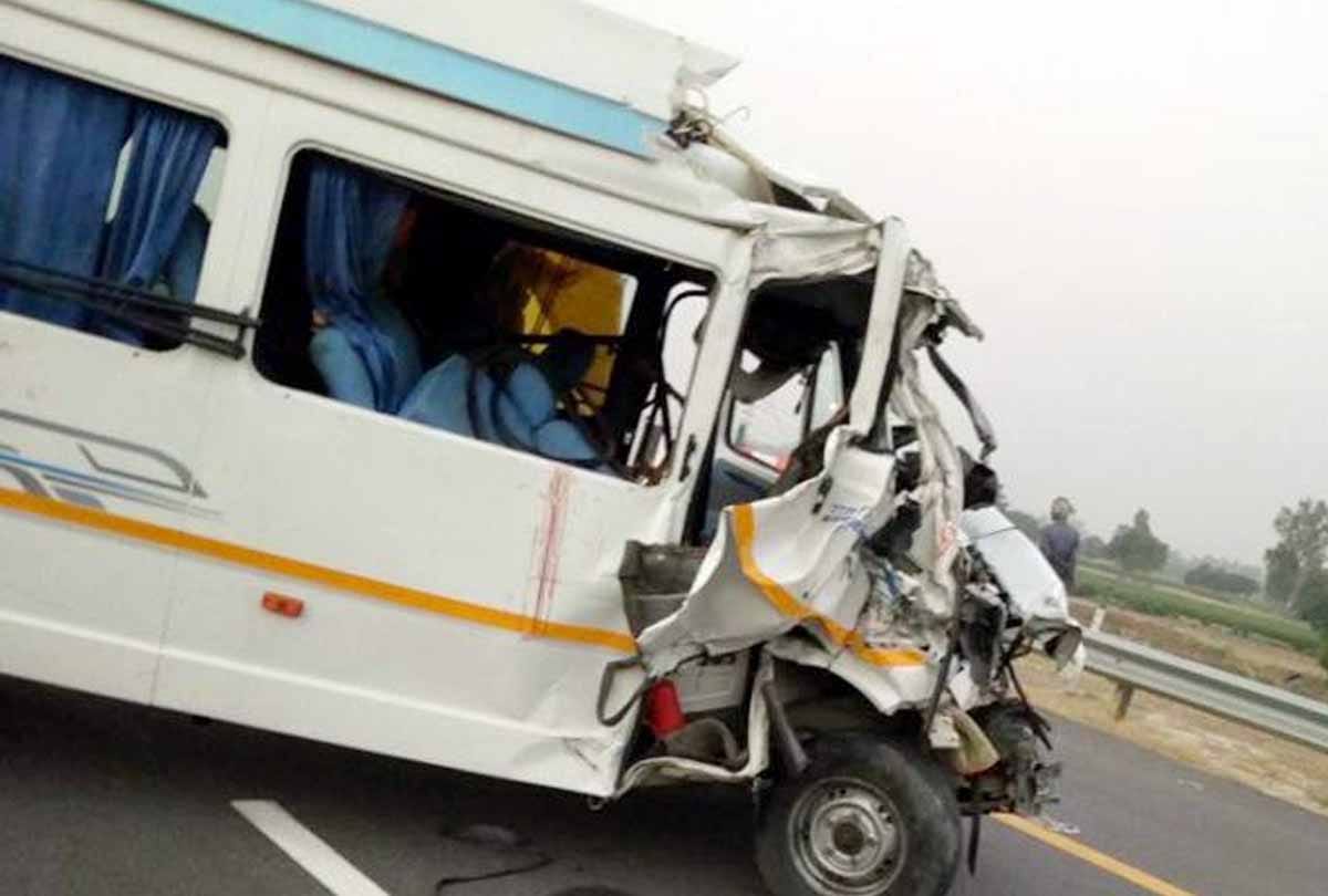 Bus Accident on Agra Lucknow Expressway