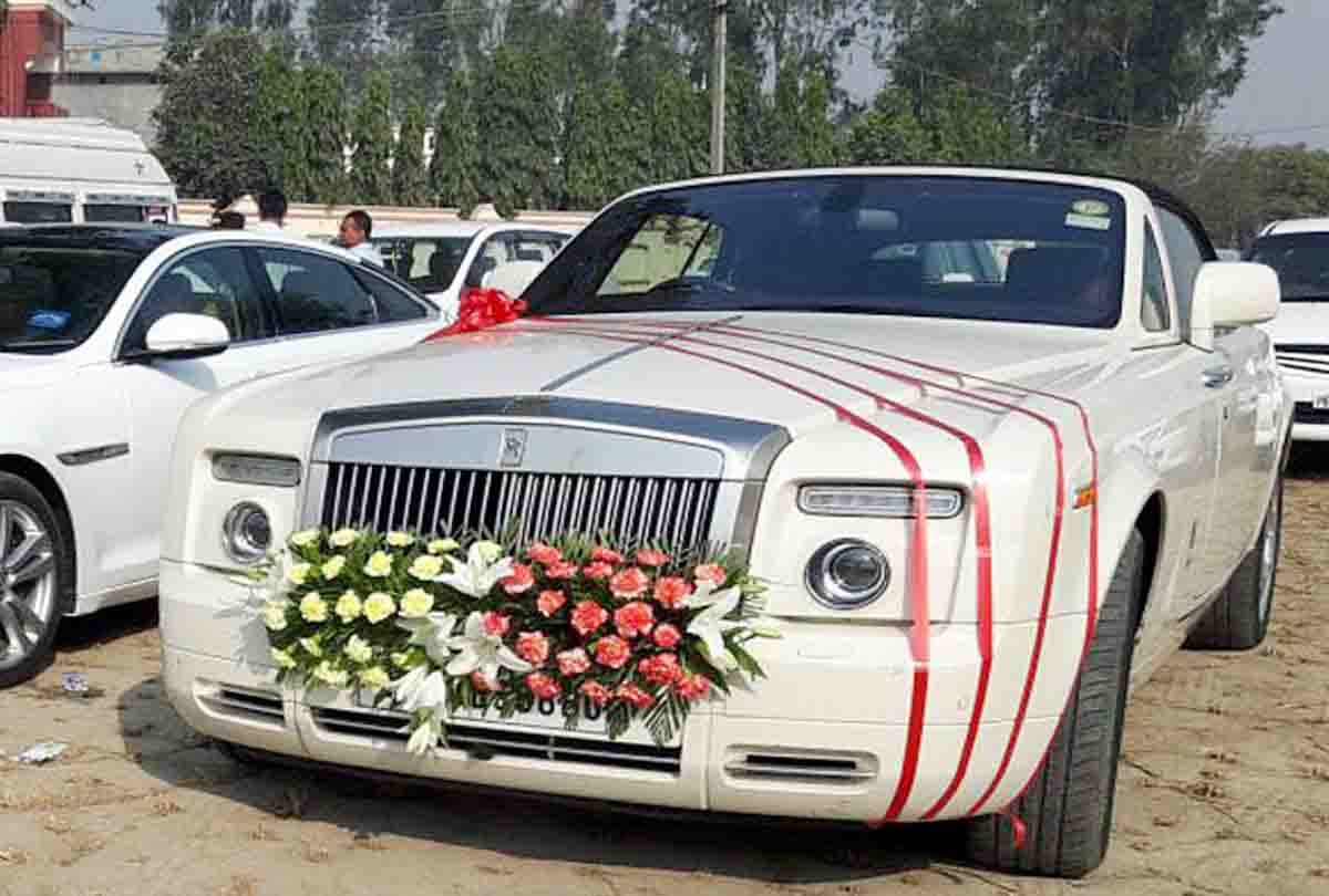 Groom is amateurish of Luxury cars 