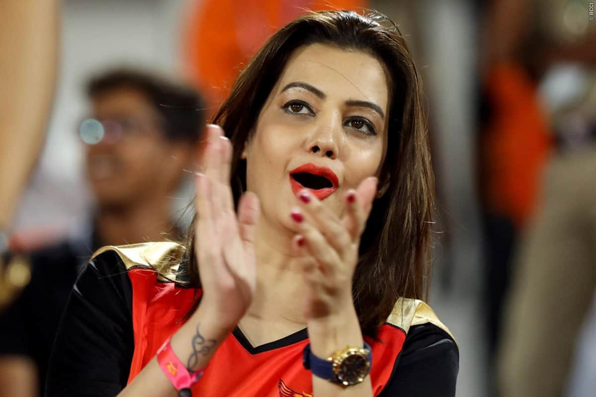Diksha Panth spot in stadium during sunrisers hyderabad vs delhi daredevils