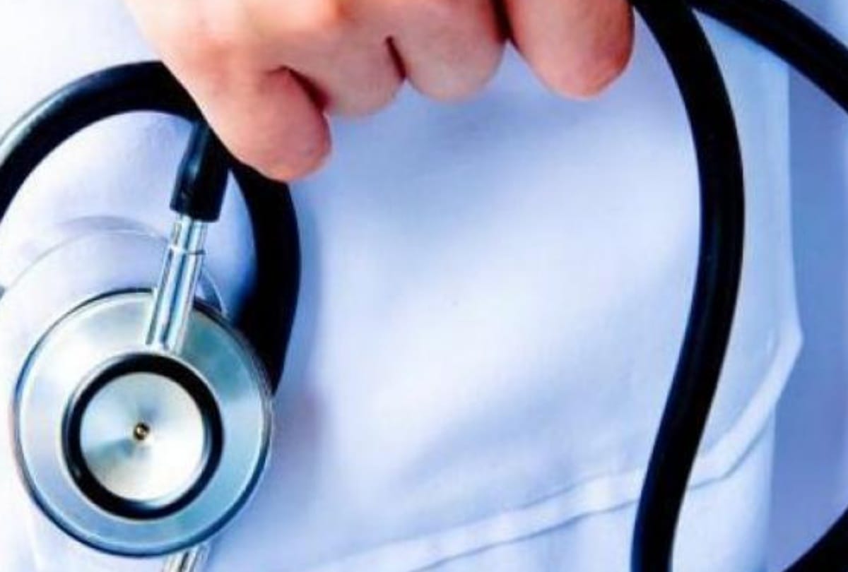 resident doctor of kgmu tried to commit suicide