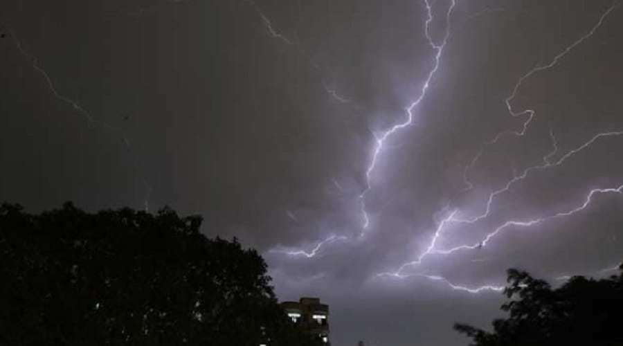 Threat of storm on West UP, All schools closed with alerts, Take these precautions