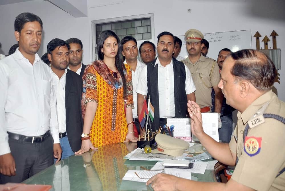 Hasin Jahan attempts to break into Mohammed Shamis locked house in amroha Uttar Pradesh 