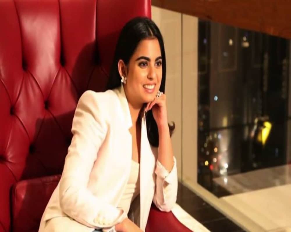 Know Mukesh Ambani daughter Isha ambani net worth who soon going to tie knot with Anand Piramal