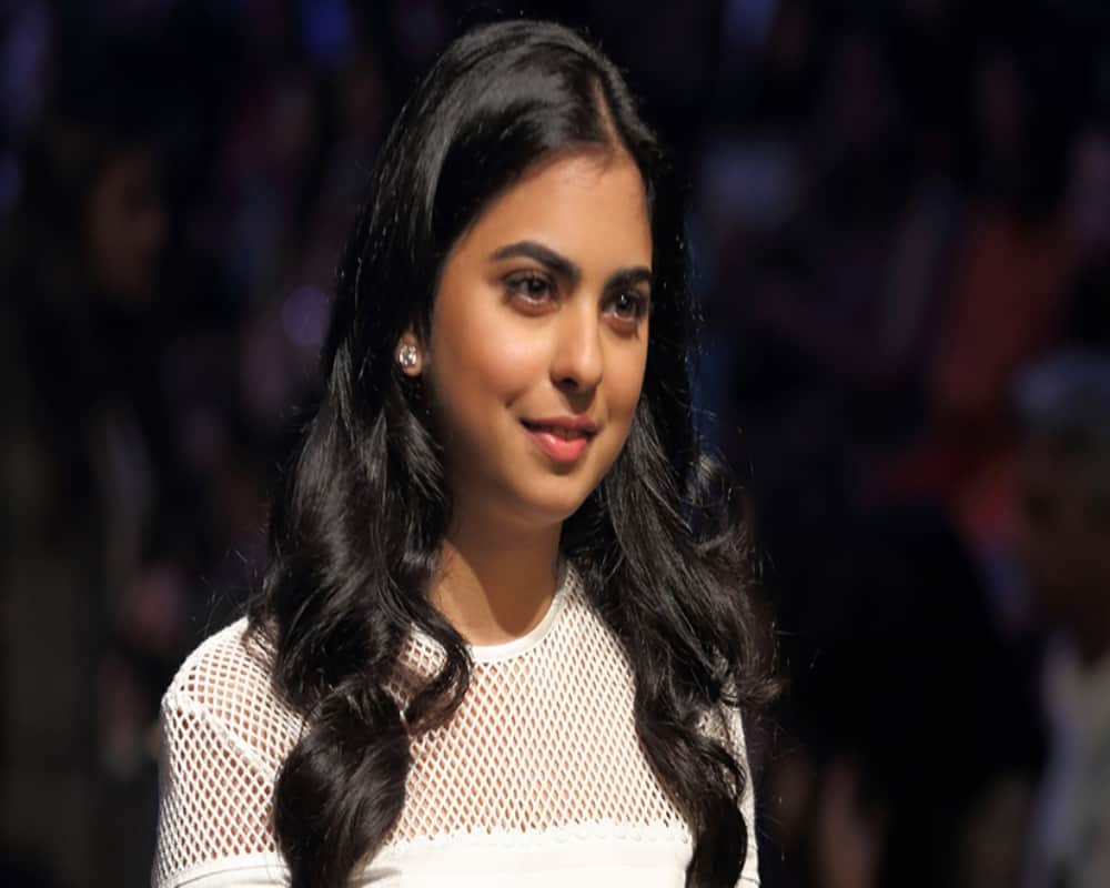 Know Mukesh Ambani daughter Isha ambani net worth who soon going to tie knot with Anand Piramal