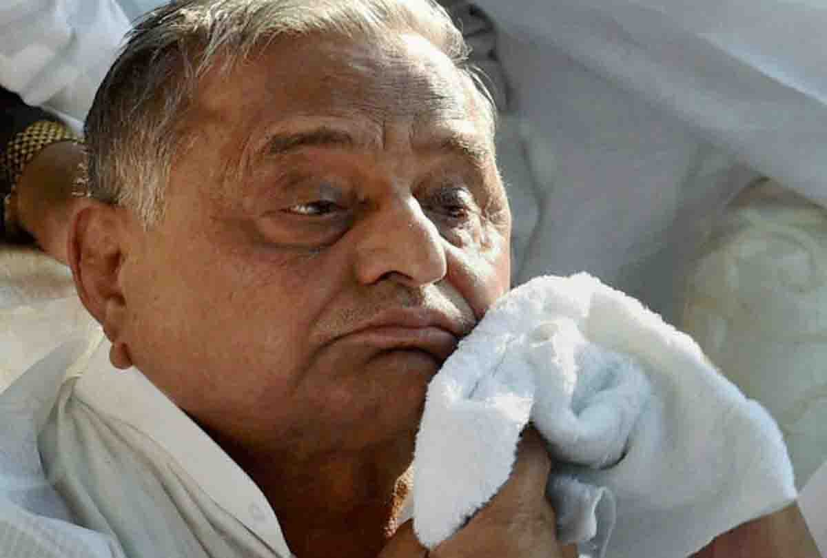 Samajwadi Party Supremo Mulayam Singh Yadav reached etawah