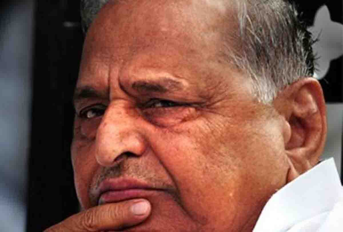 Samajwadi Party Supremo Mulayam Singh Yadav reached etawah